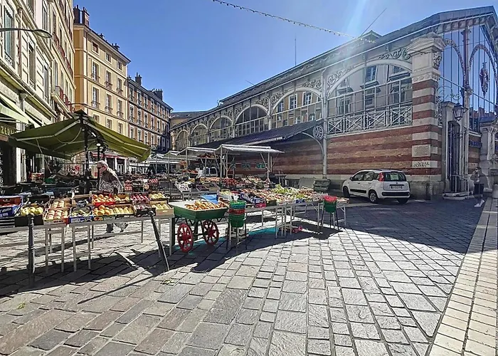 T3 Halles Sainte-claires Centre * グルノーブル